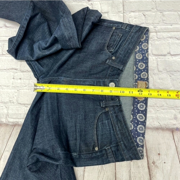 Floral Green Blouse with Dark Jeans - Picture 4 of 14